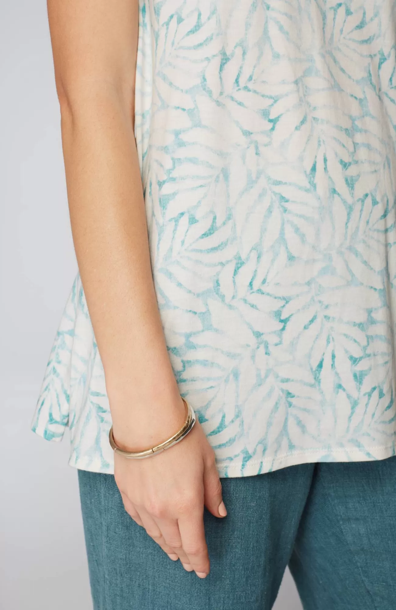 pure_jill_sideslit_elliptical_tee_21-1.webp J.Jill Pure Jill Side-Slit Elliptical Tee Sale